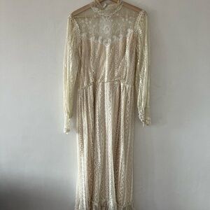 Chic Lace Midi Dress in Cream